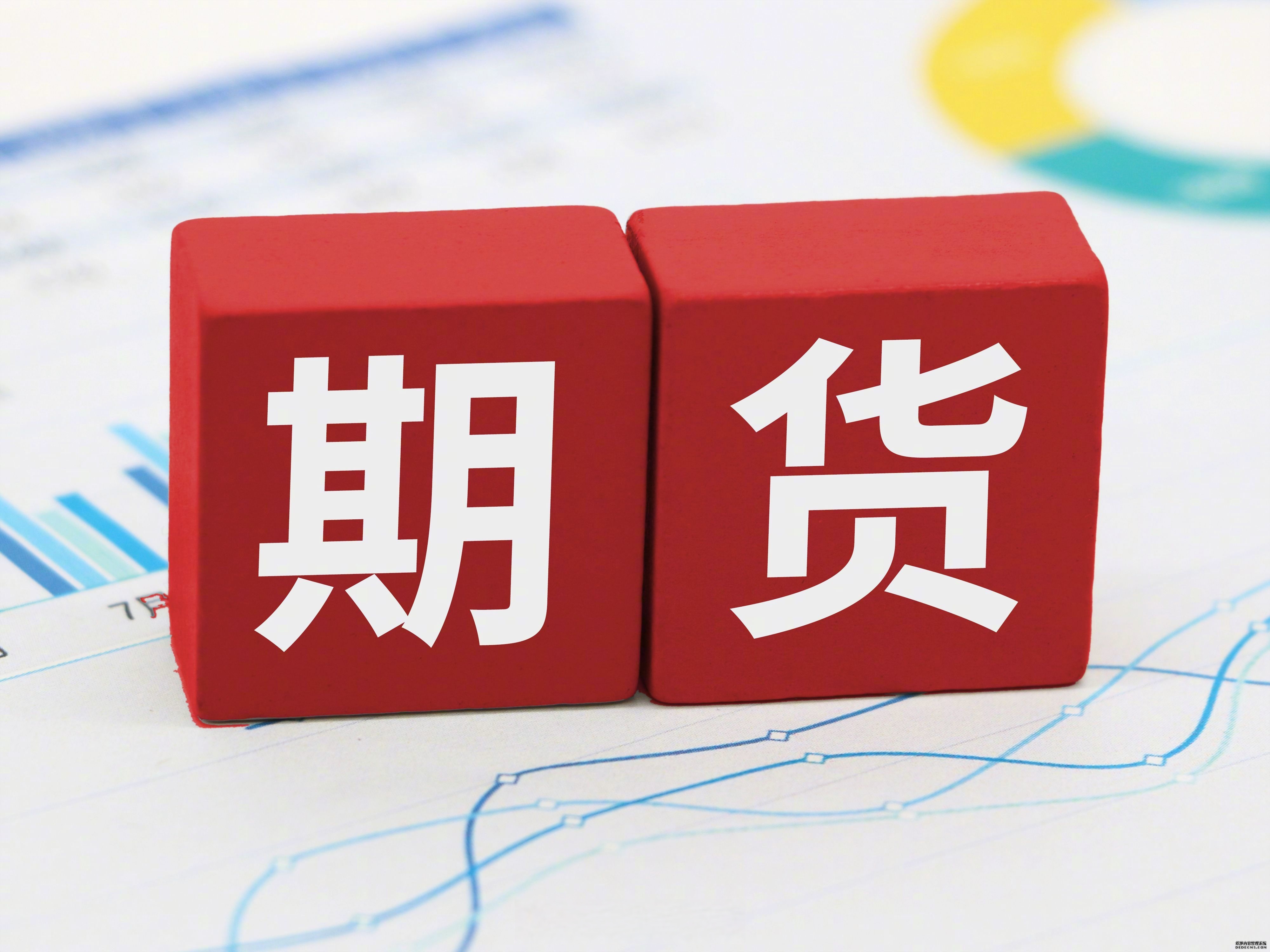 据美国商品期货交易委员会：截至4月28日当周 COMEX期金投机性净多头头寸减少3924手至91574手
